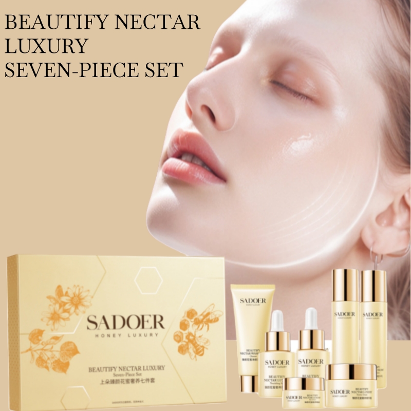 Luxury Skincare Essence - サドアー ジェンヤン フラワーネクター ラグジュアリースキンケア7点セット、ツボクサエキス、アロエベラエキス、ナイアシンアミド、その他成分配合。 セットには、洗顔料、エッセンスウォーター、エッセンスミルク、エッセンスセラム、エッセンスローション、エッセンスクリーム、アイクリームが含まれており、様々な保湿・栄養スキンケア成分が配合されており、潤いを与え、透明感のある、柔らかな仕上がりを与え、肌をしっとりと自然に整え、吸収しやすい状態にします。 母や友人へのギフトボックスとしても最適です。
